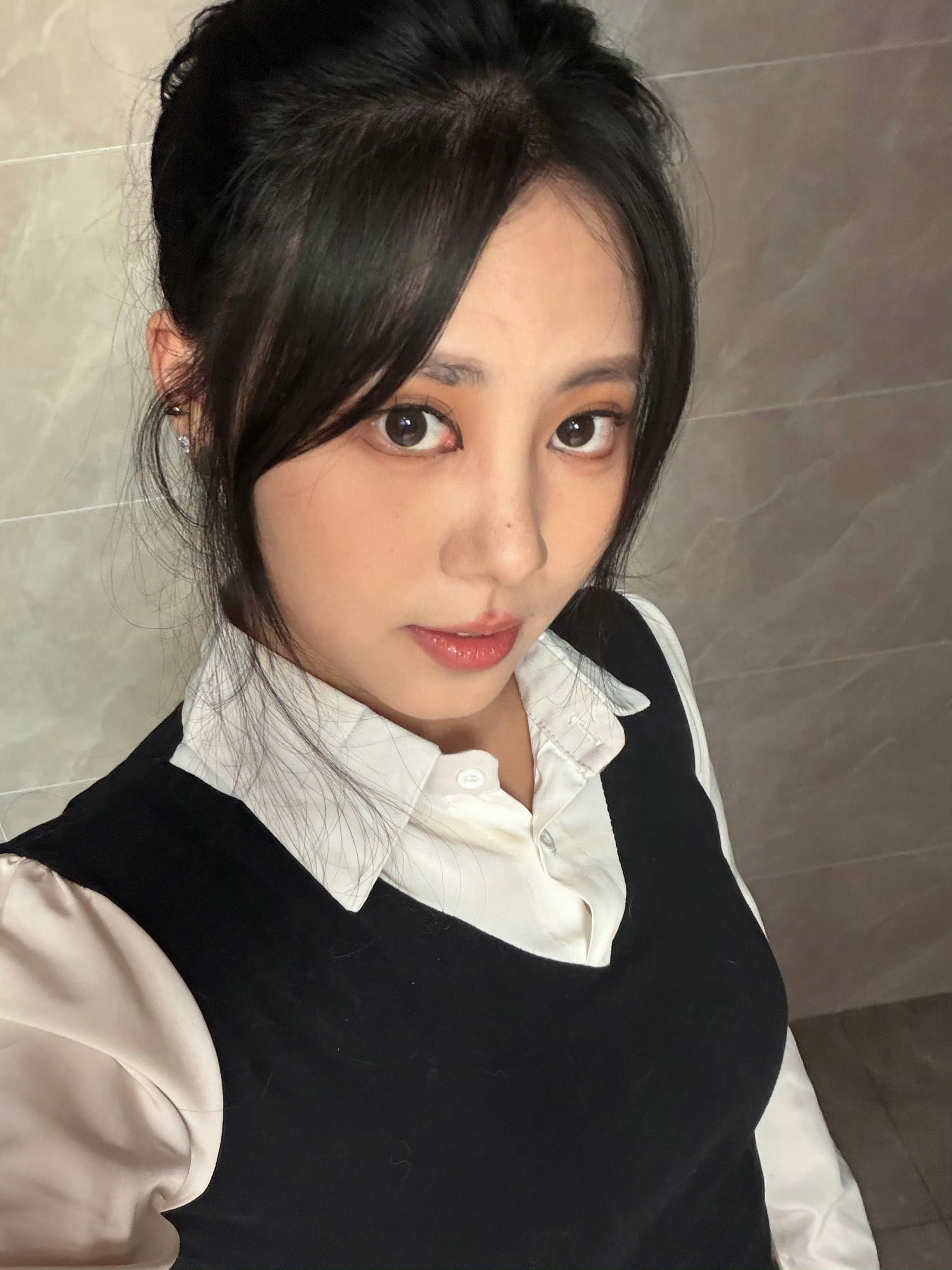 趣评测三大女神，从左到右：小晴、小欣、小雨，男粉看过来，你觉得谁最漂亮另