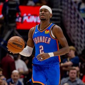 亚历山大这得分能力太强了！15场比赛，场均31.9分，但场均出场时间只有33.