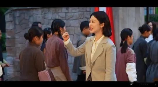 最后一张对比也太惨烈了跟杨紫一起的几个女孩都看起来很自然