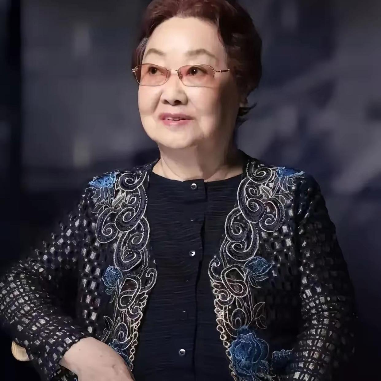 人民艺术家郭兰英老师离世，看完心里五味杂陈人民艺术家郭兰英先生走了，97岁
