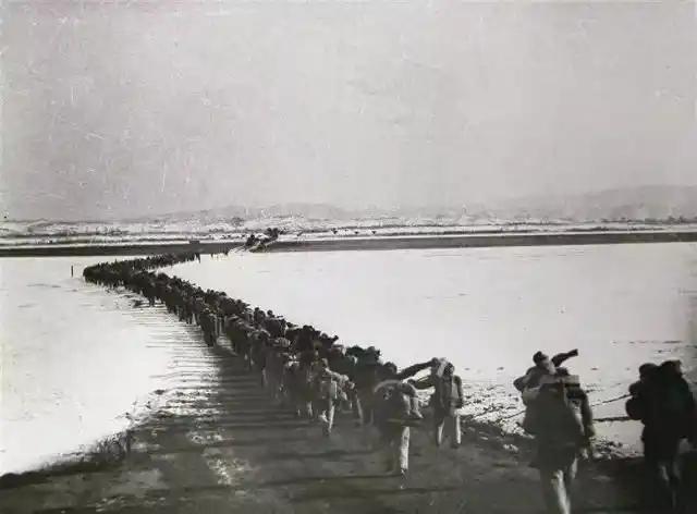 4月20日下午，中国空军一架运-20B大型运输机，从华中某机场起飞远赴韩国执行接