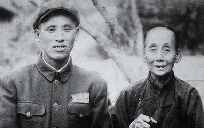 志愿军司令部作战处副处长杨迪回忆第180师悲剧时，毫不隐晦的指出就是师长郑其贵作