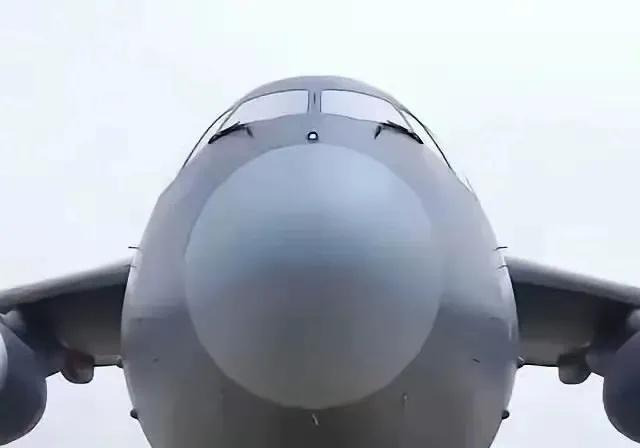 从“人畜无害”到“凶神恶煞”，就是一个镜头的事！前一张是国内照的“胖妞”，可爱至