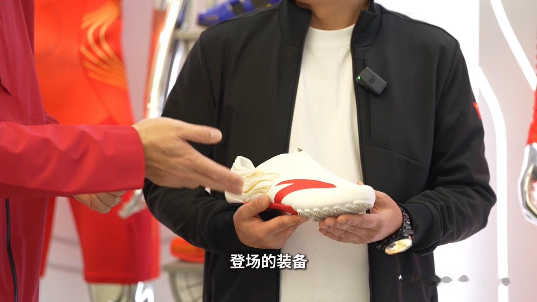 安踏护航中国红短道速滑世界冠军韩天宇携手刘星宇、贺炜，走进安踏厦门总部与泉州实