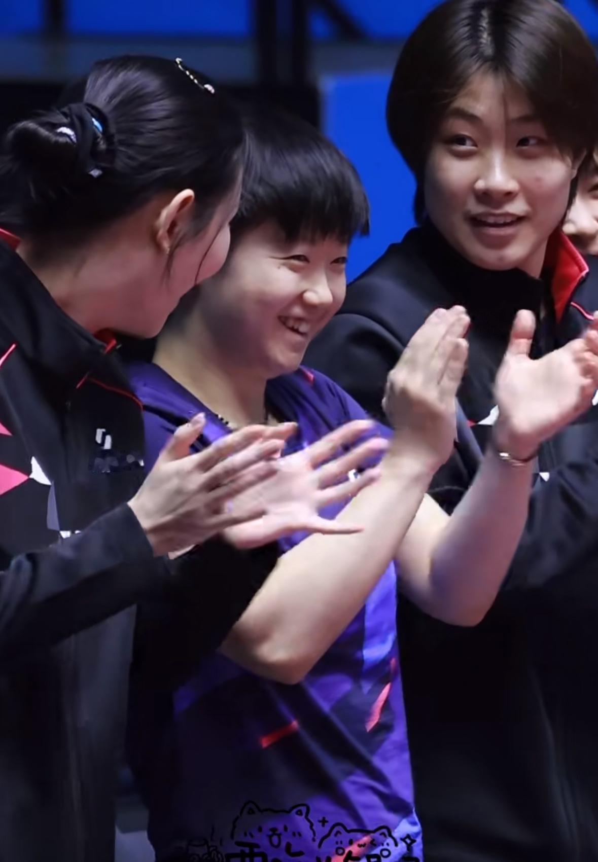 全运会乒乓球河北女团时隔24年晋级决赛——孙颖莎笑的开心11月18日，全运会女