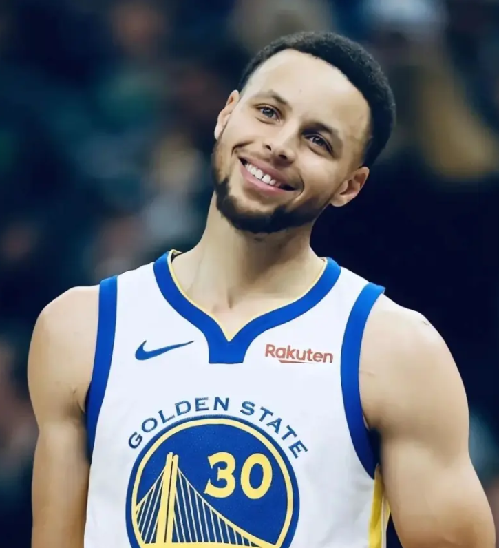 为什么说库里是NBA历史上最被高估的球员？一、防守短板：历史级巨星的致命缺陷库