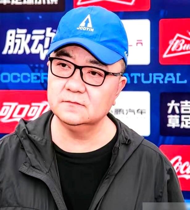董路给U12小将每人发2万8奖金，他清华毕业的爹，又立马转账追加。意大利夺冠