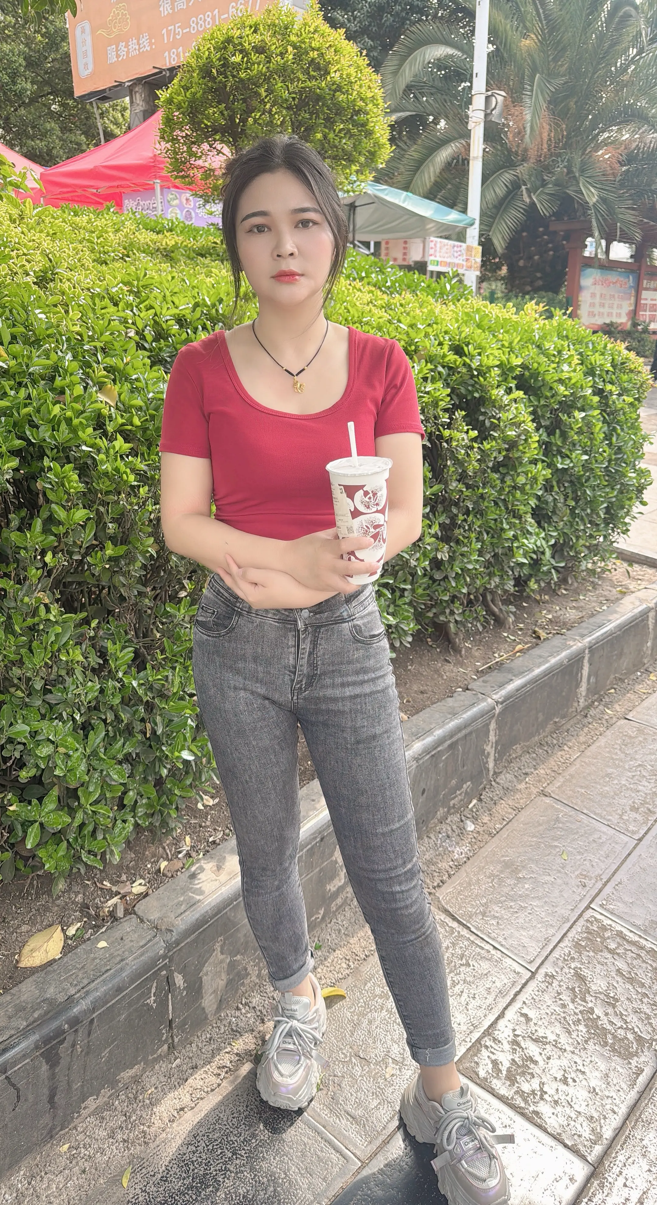 爱穿牛仔裤的小姐姐