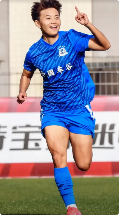 巾帼不让须眉！武汉女足门将陈晨霸气扑点，力保冠军荣耀归华！