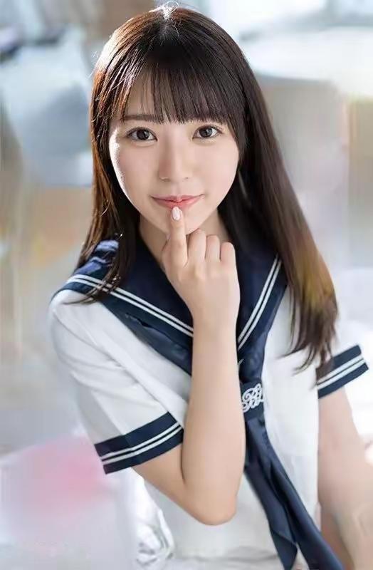 水手服与温柔撞个满怀，指尖轻触的瞬间，满是少女的清甜与心动✨