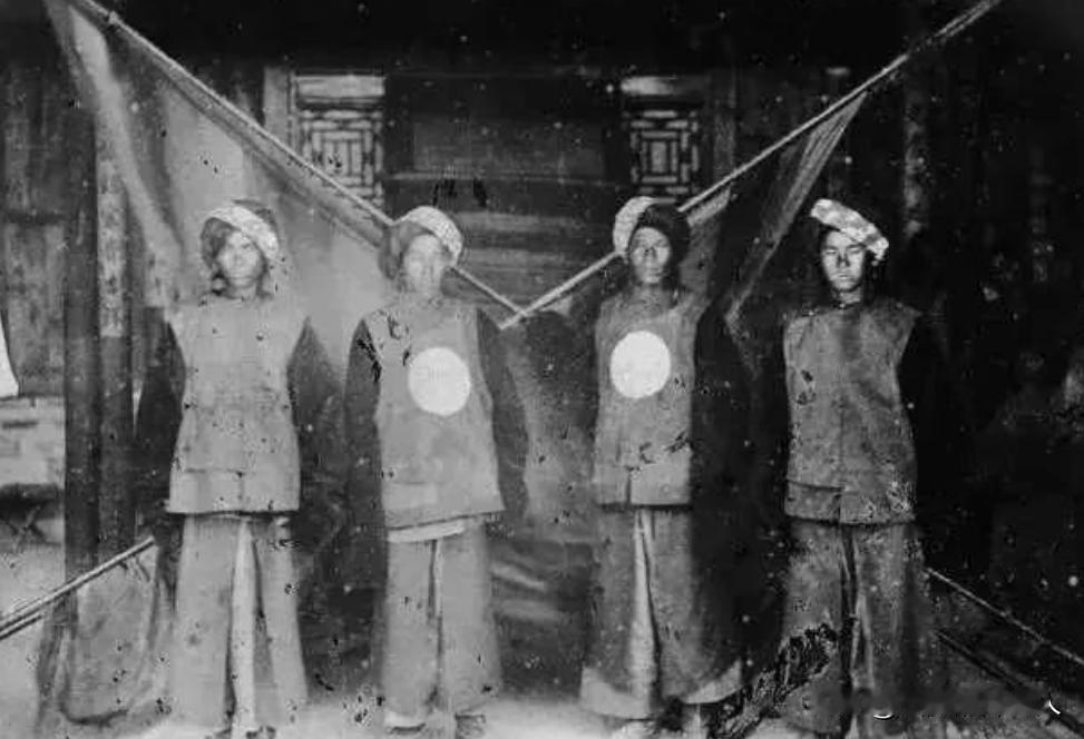 1875年,有人举报左宗棠受贿,慈禧派人暗中调查,结果发现他真收了100万两白银