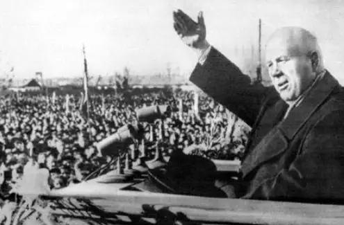 1959年，赫鲁晓夫应邀访美，为彰显苏联强大工业，他执意乘坐引擎有裂纹的“图-