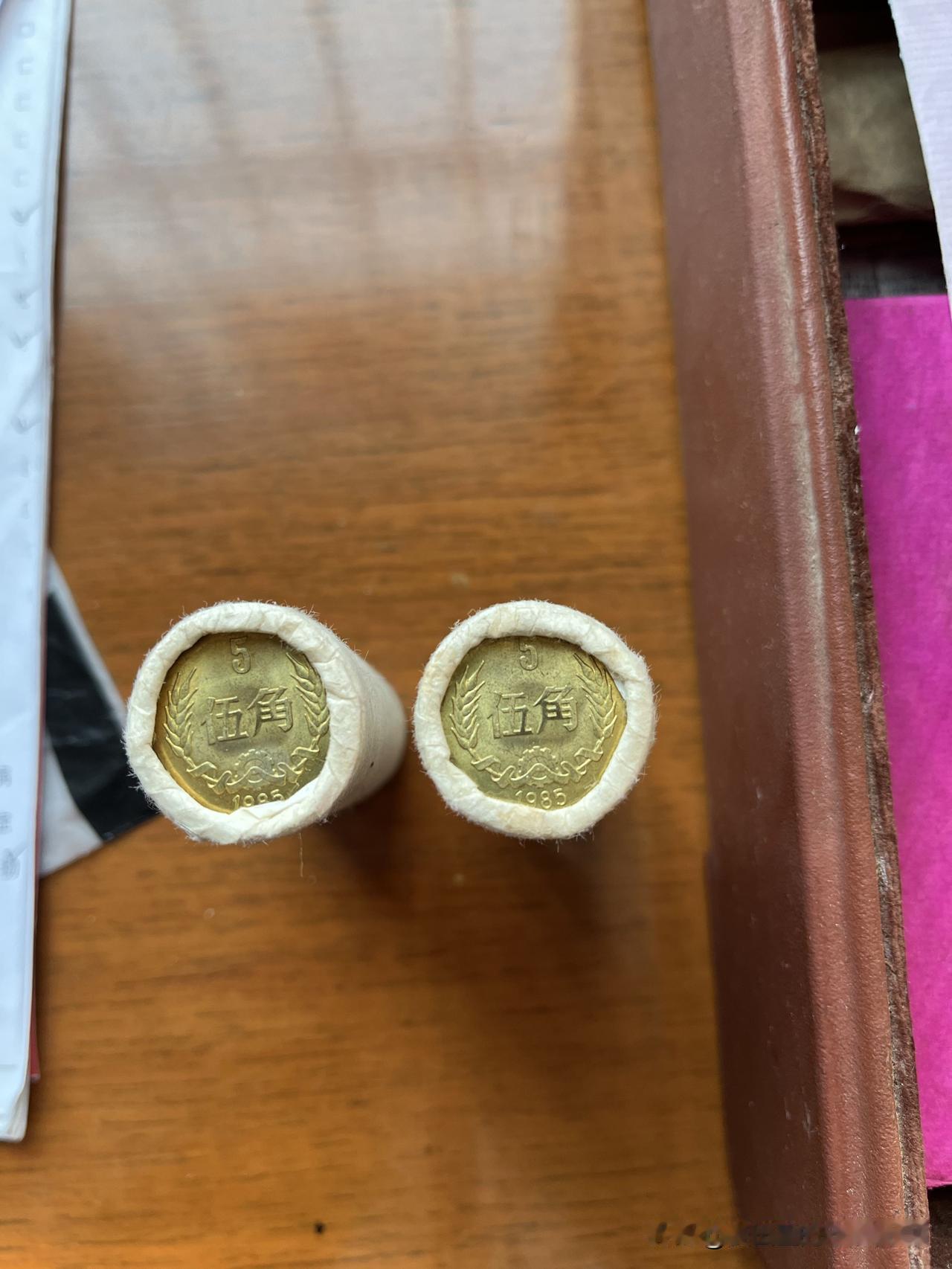 过年在家大扫除，无意中翻出，30年前家里老人收藏的5角硬币，时间是1985年发行
