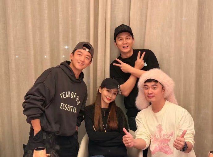 初代跑男合影站位初代跑男感情真好初代跑男合影站位，初代跑男感情真好，咱就说今夕何