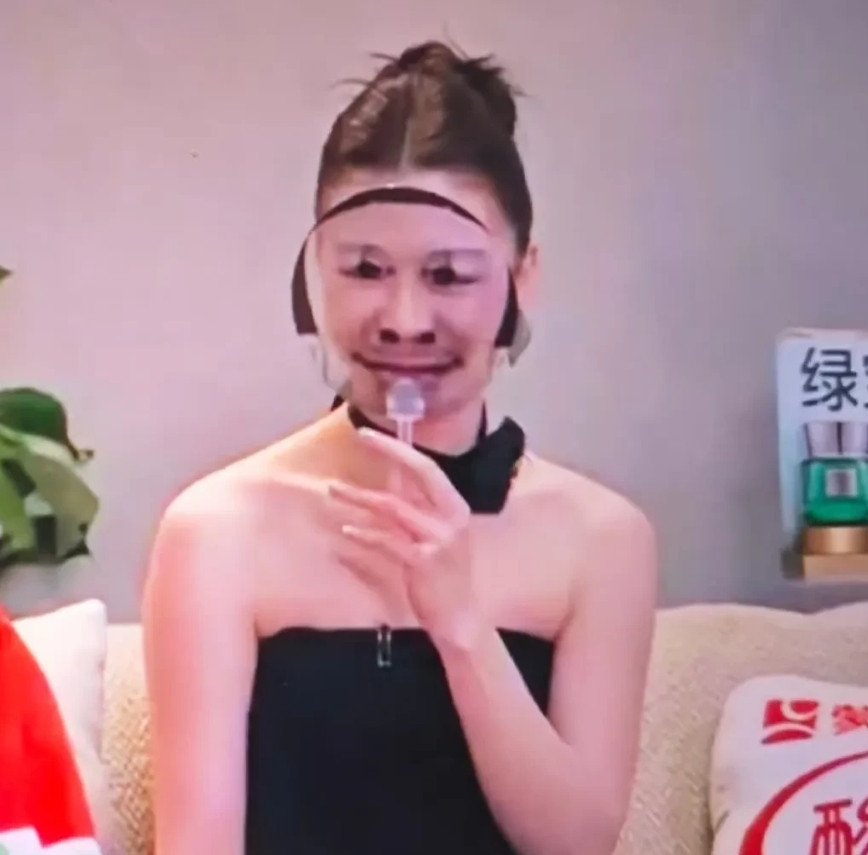 艾玛！单依纯太逗了笑死我了，这也太抽象了吧[捂脸哭]网友们直呼“美女，干点美女