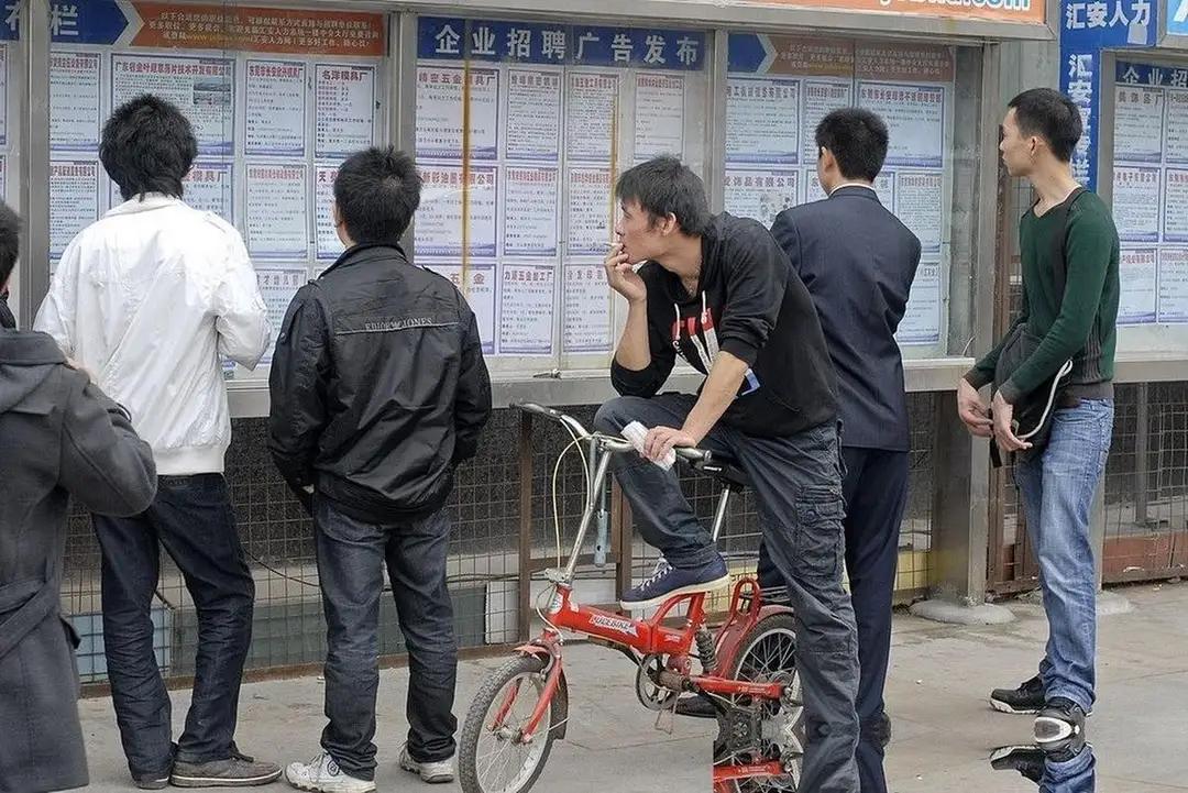 为什么很多人，宁愿拿着5-6千的月薪，也要留在大城市生活？当下，北京、上海、深