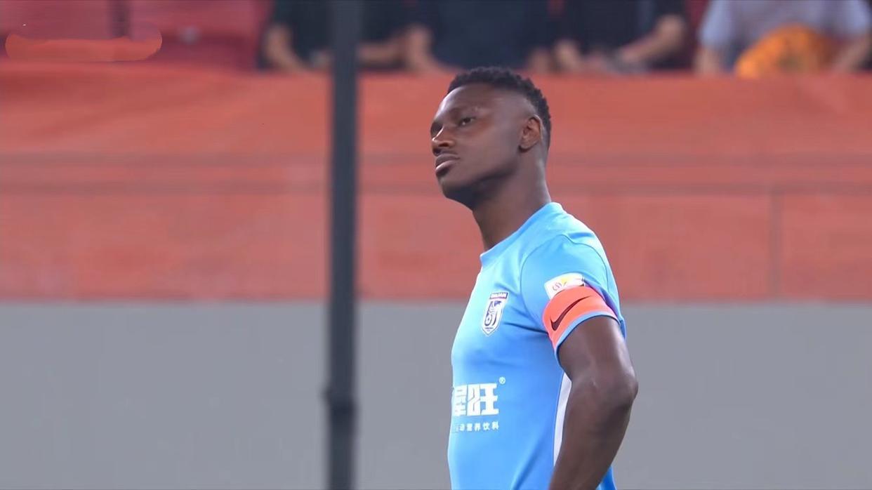 申花球迷相信大连英博会为两年前在海港面前降级的大连人俱乐部认真拼的！那一年大连降