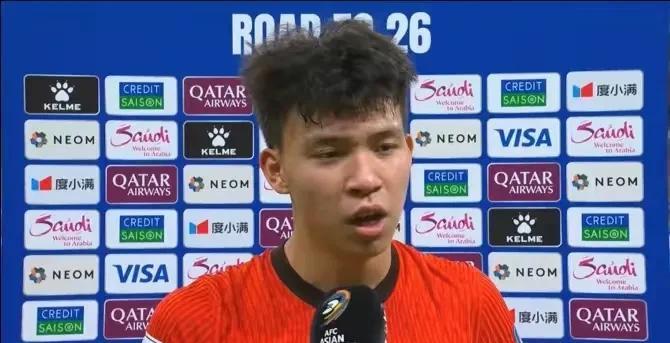 18岁的王钰栋从罚点球的这一刻，就正式杠下了国足未来的进攻大旗，他的成熟冷静与心