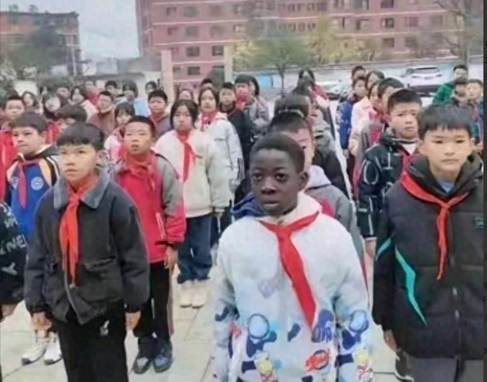规则别双标现在网上一谈到涉外婚姻和国籍问题，总有人一句“不要焦虑”“要开放包容