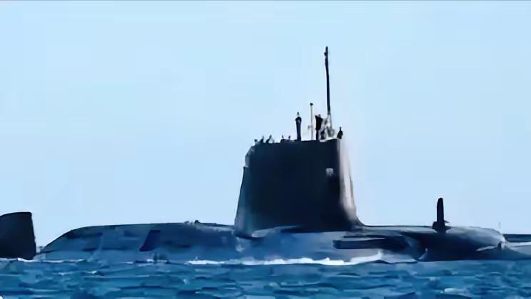 就这么悄悄就位了，英国没搞大张旗鼓的军演，没发高调的声明，就直接把自家顶尖核潜艇