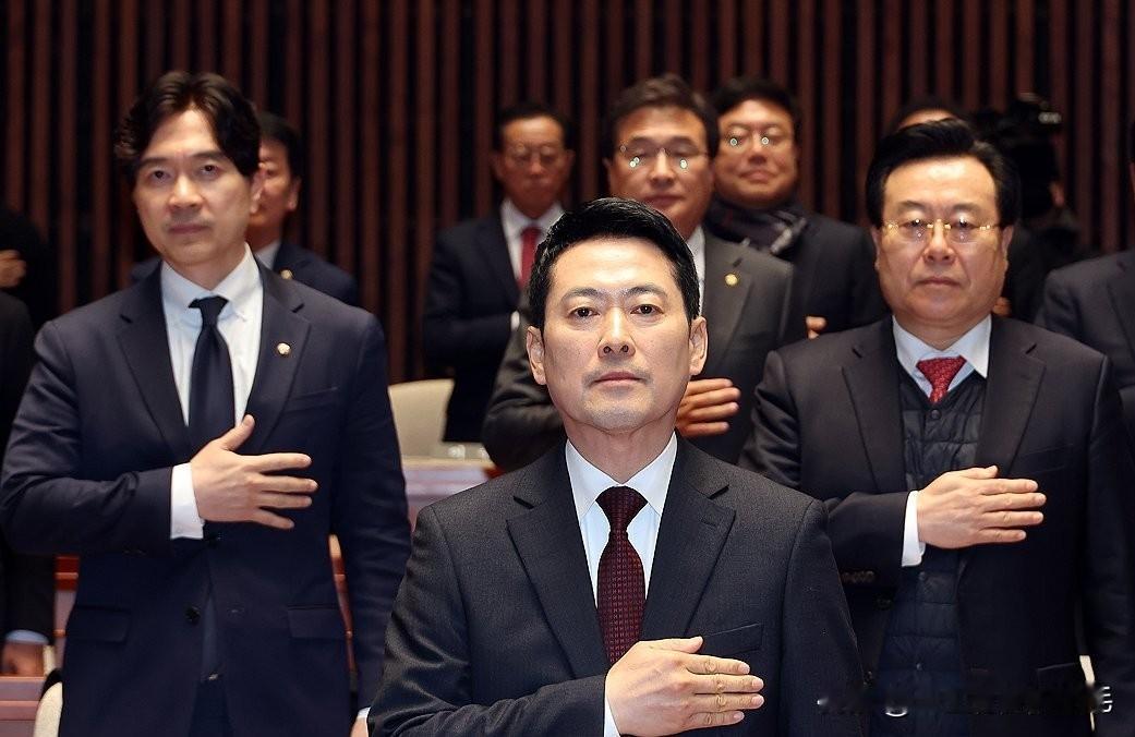 2月2日，韩国最大在野党国民力量党召开议员总会，距开除前党首韩东勋党籍仅四天，党