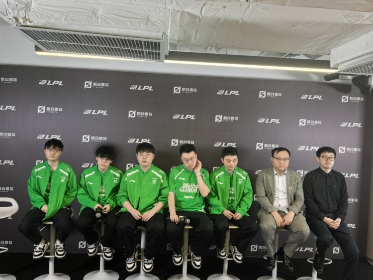 WBG赛后群访 教练: 有两局都是优势输的 大家游戏内判断要更清晰