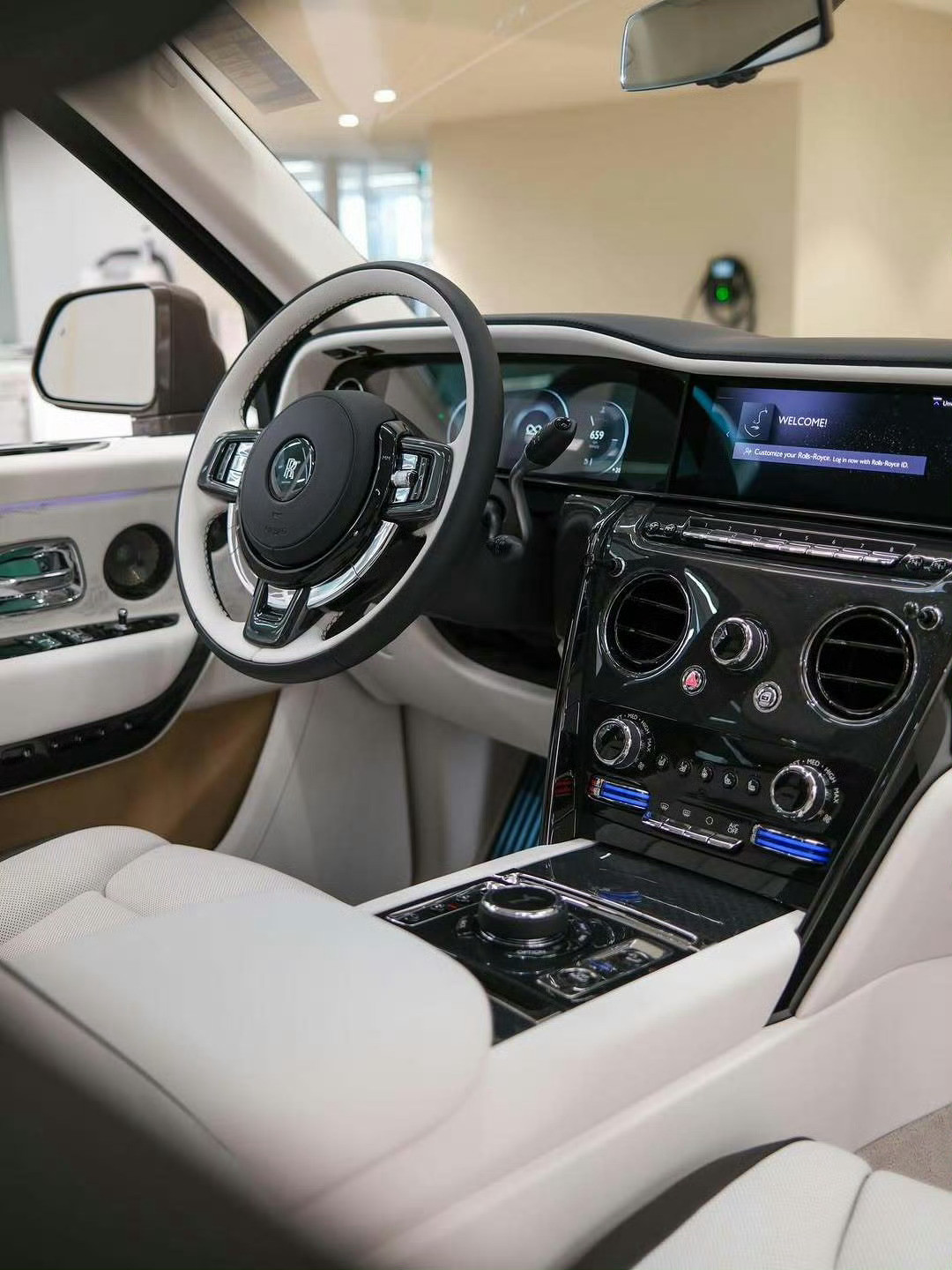 劳斯莱斯CullinanBlackBadge