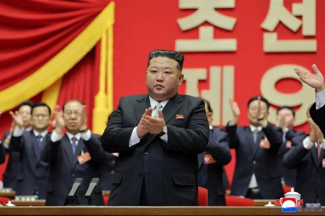 【朝鲜朝鲜劳动党总书记金正恩作工作总结报告】据朝中社26日报道，朝鲜劳动党第九