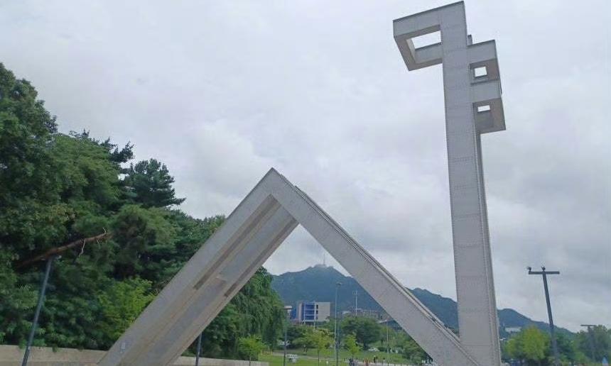 韩国名校集体作弊炸锅！36人近半作弊，全校成绩作废，AI成作弊利器？韩国首