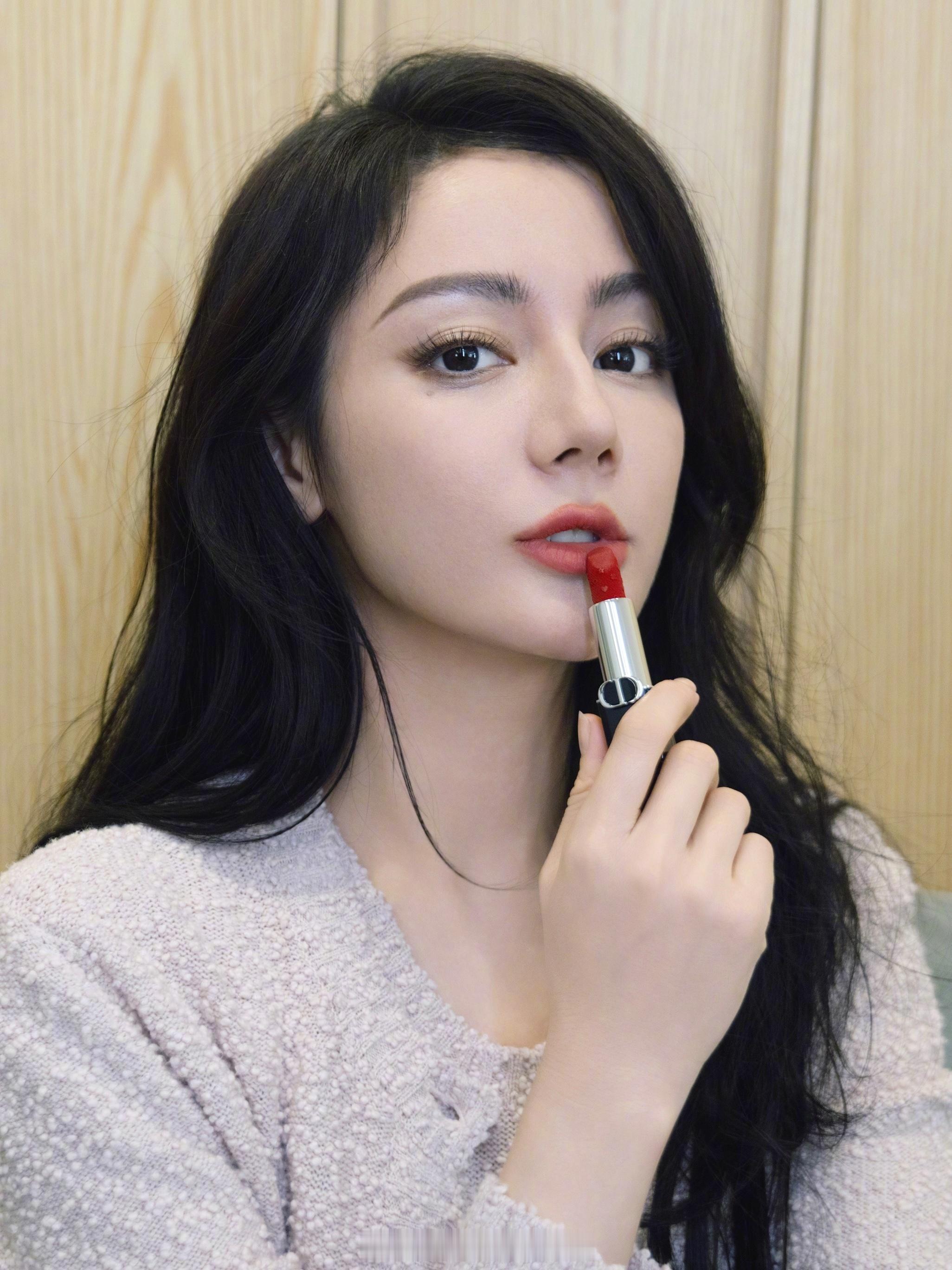 迪丽热巴迪丽热巴棉花娃娃都会跳舞了晚安