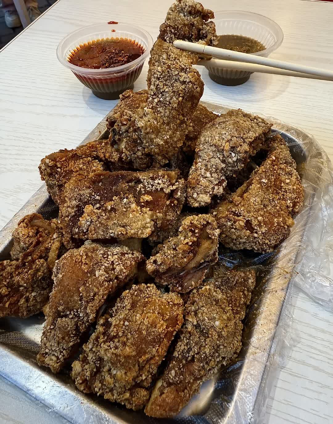 武汉美食江湖，卧虎藏龙。这家藏在江汉区杨汊湖的小店，据说能排进武汉前三。