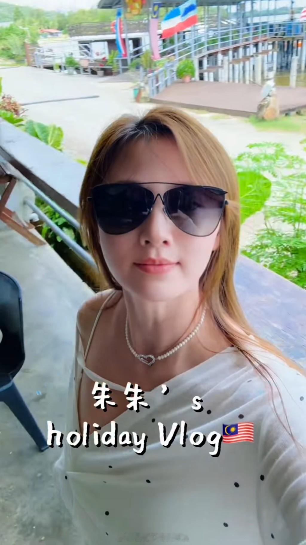 星岛：TVB花旦朱晨丽享受海鲜露白滑胸口传遭雪藏两年没剧拍疑恋富家子外游显露