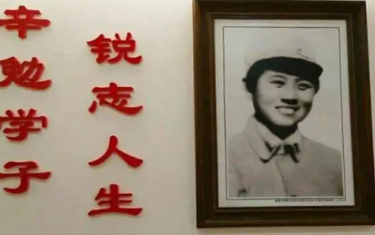 1941年，23岁女战士被敌人包围，突然，她扯过棉被盖住自己，日军兴奋喊道：“花