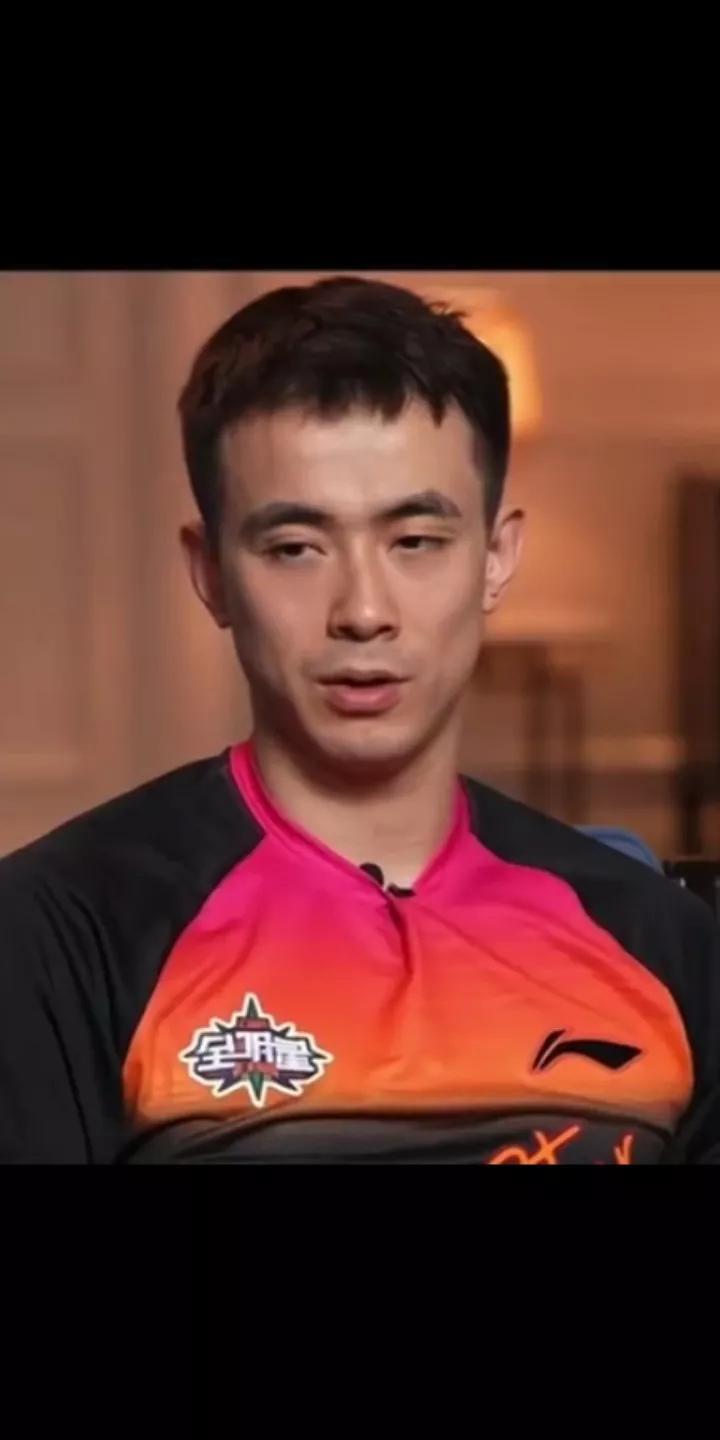 前不久辽篮球星赵继伟在接受媒体采访时，谈到昔日队友郭艾伦时，赵继伟给出极高的评价