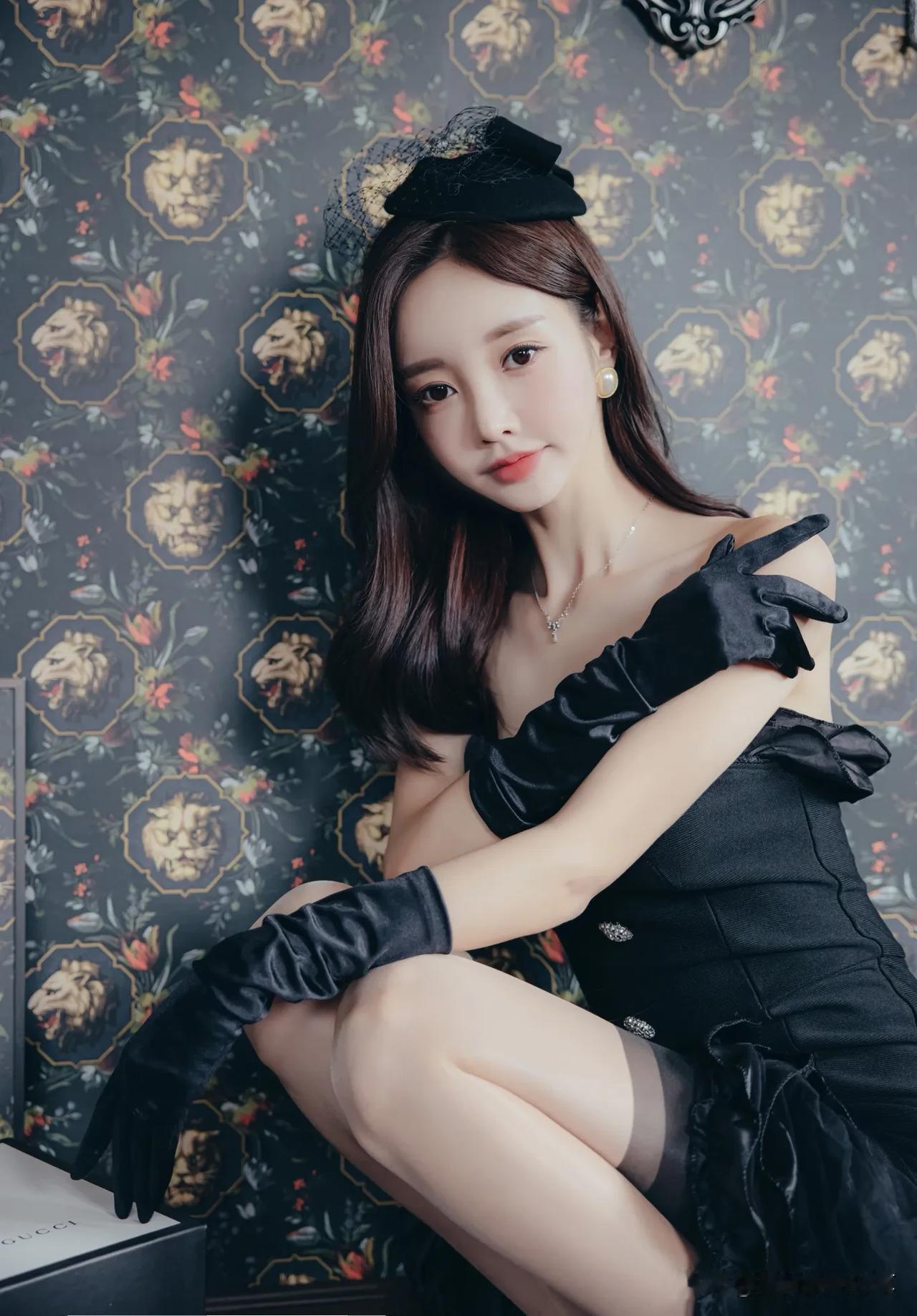 孙允珠定拍写真：维多利亚妖幻黑蝶侯爵晚礼裙孙允珠极品美图黑色抹胸鱼尾礼服，上