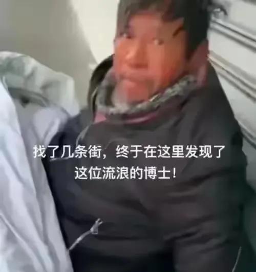 去年那个被救助的孙博士又沦落街头了，复旦纽约校友会被指责。事情是这样的，去