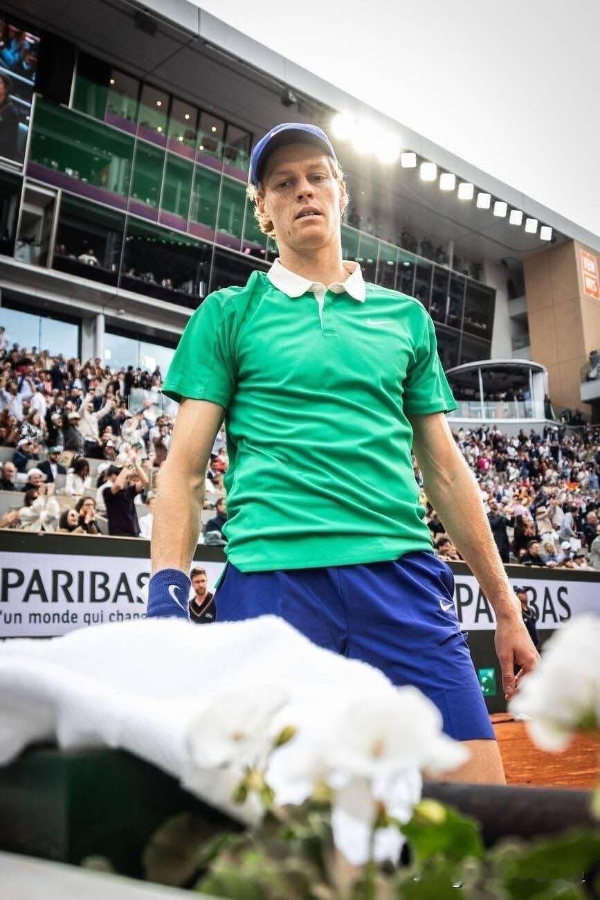 年仅24岁的辛纳成为史上最年轻的单赛季闯入四大满贯赛事决赛以及ATP年终总决赛的