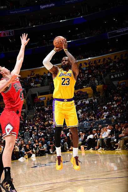 湖人队史三分命中榜，排名第二的詹姆斯已经超过了1000个，只有科比比他多，这两人