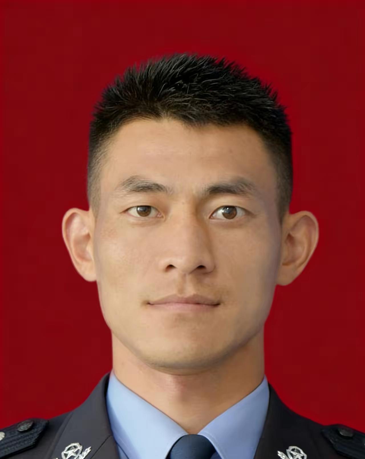 刘传佳，1985年9月出生，汉族，中共党员，现任江苏省南京市公安局特警支队龙虎突