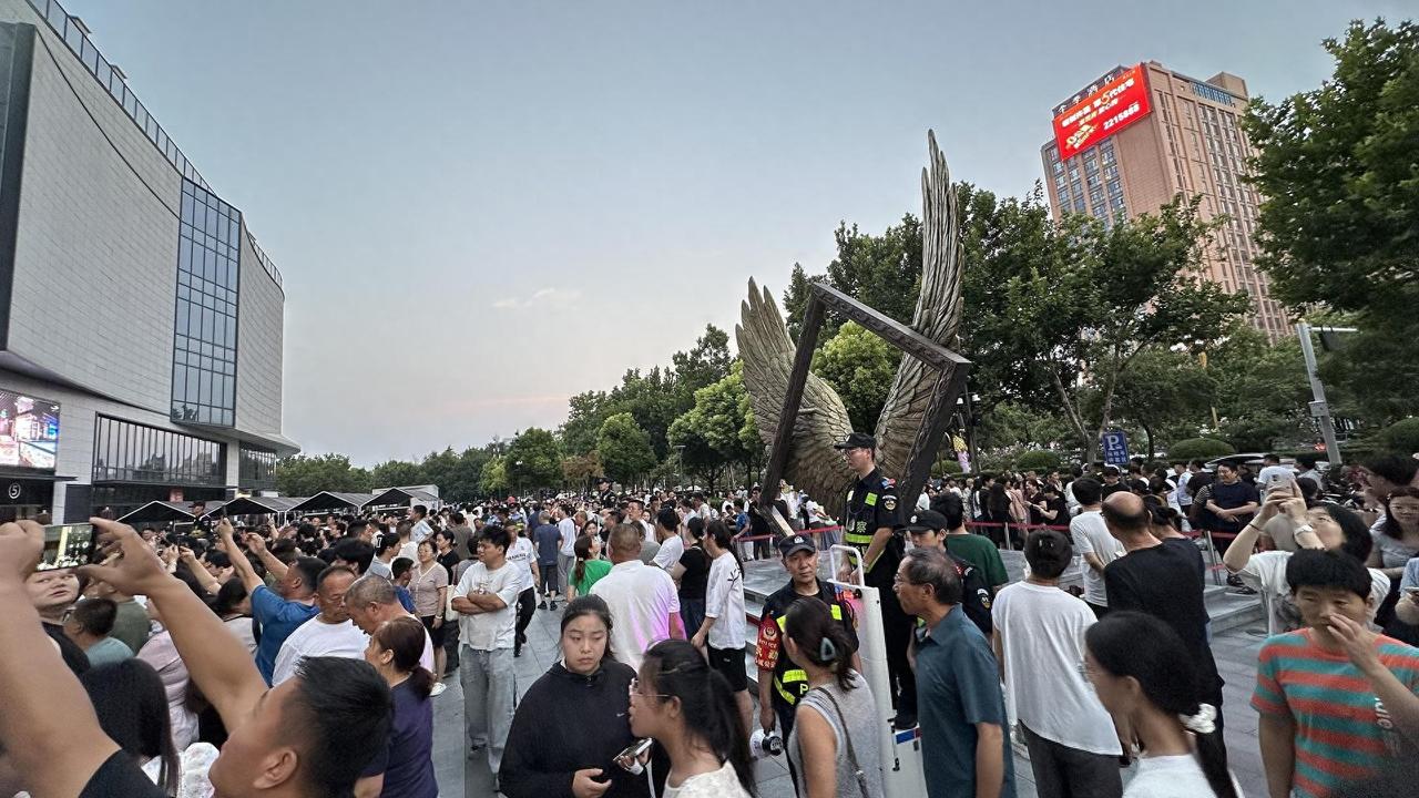 胖东来回应被指招强奸犯！！！8月13日胖东来先发了个郑州店的招聘提前公告，面