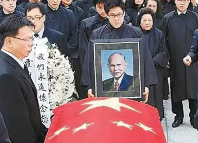 <em>霍英东家族</em>的爱国事迹你敢信？香港霍家老爷子<em>霍英东</em>去世时，