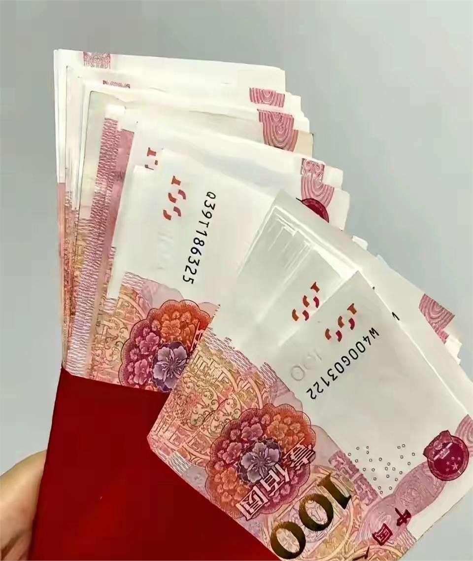 “我没给你送红包吗？”6月10日鲁网报道，湖南，一女子读高三的女儿，因为晚7点没