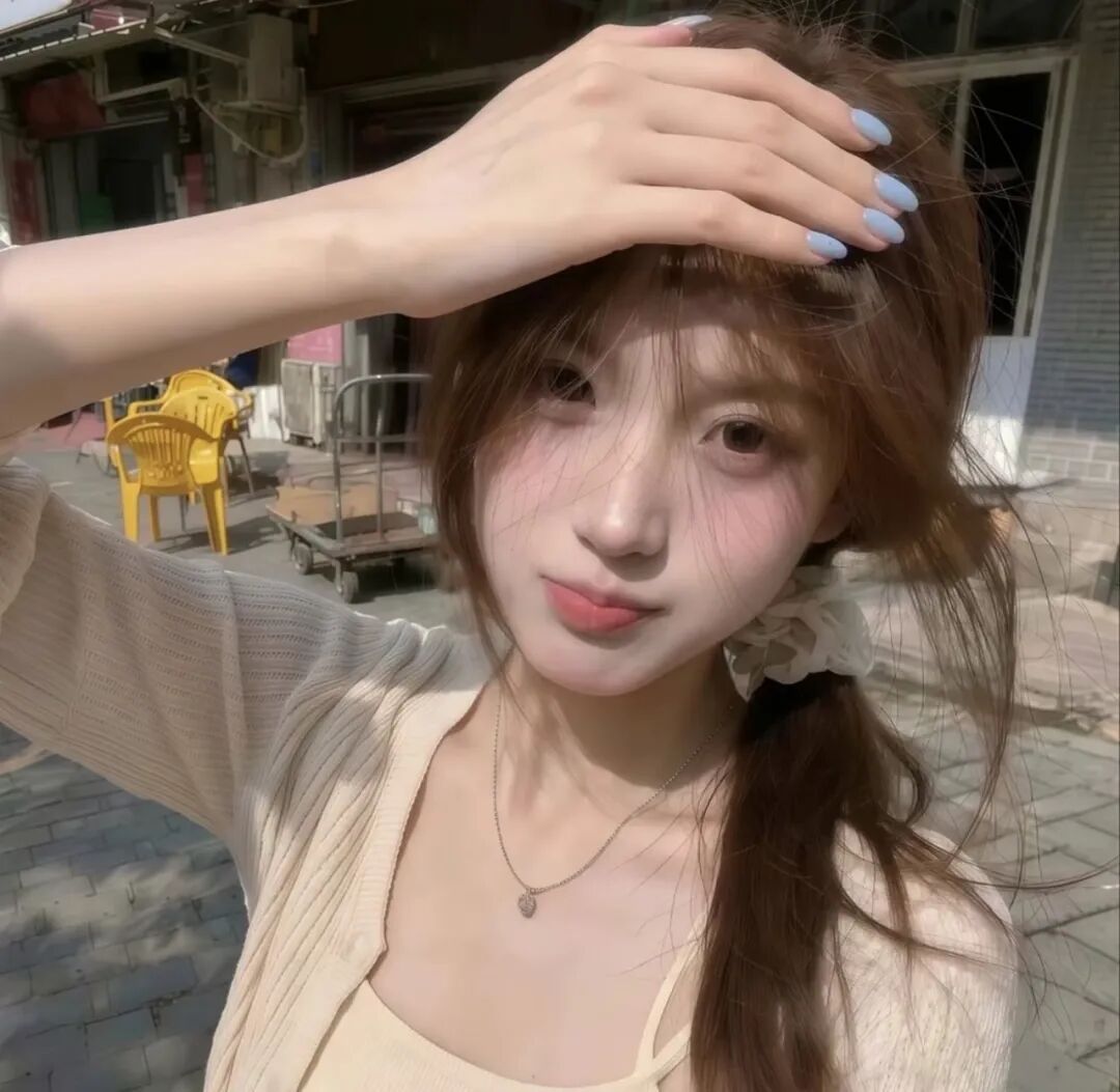 𝑾𝒆𝑪𝒉𝒂𝒕｜简约女头｜高级感头像｜万能款｜适配强｜无水印