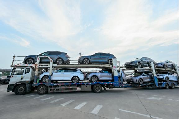 以后买车我就买岚图，看到岚图梦想家7月前三周又斩获4700台销量，连续拿下新能源