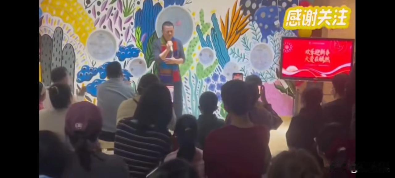 李亚鹏称呼前妻王菲的闺蜜那英为大姐。他在嫣然天使儿童医院的年会上，公开感谢了