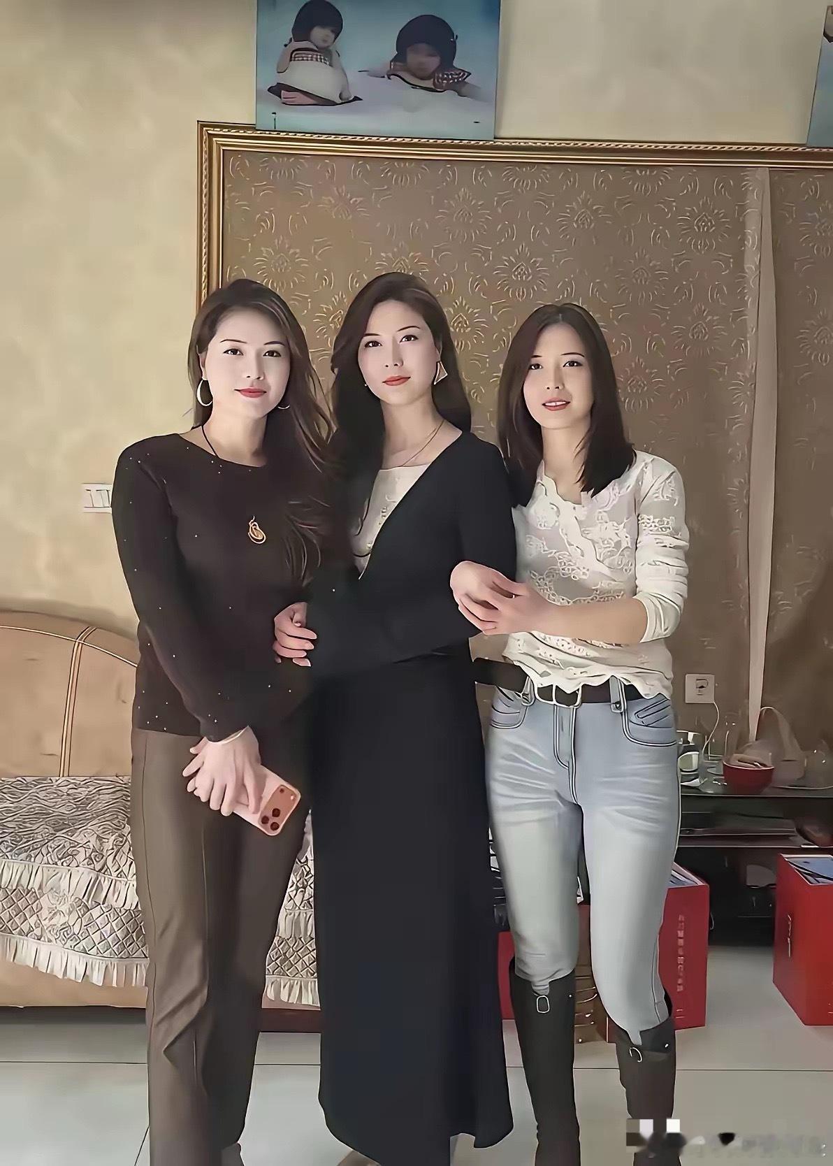 三位美女，你觉得谁的气质最好？