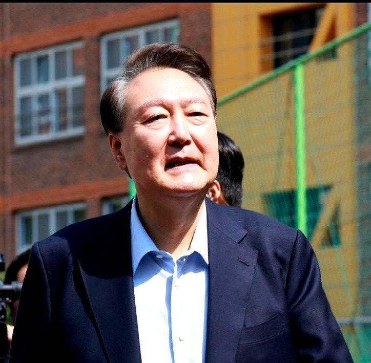 尹锡悦三次拒绝传唤要被抓了真是活久见！一出大戏正在韩国上