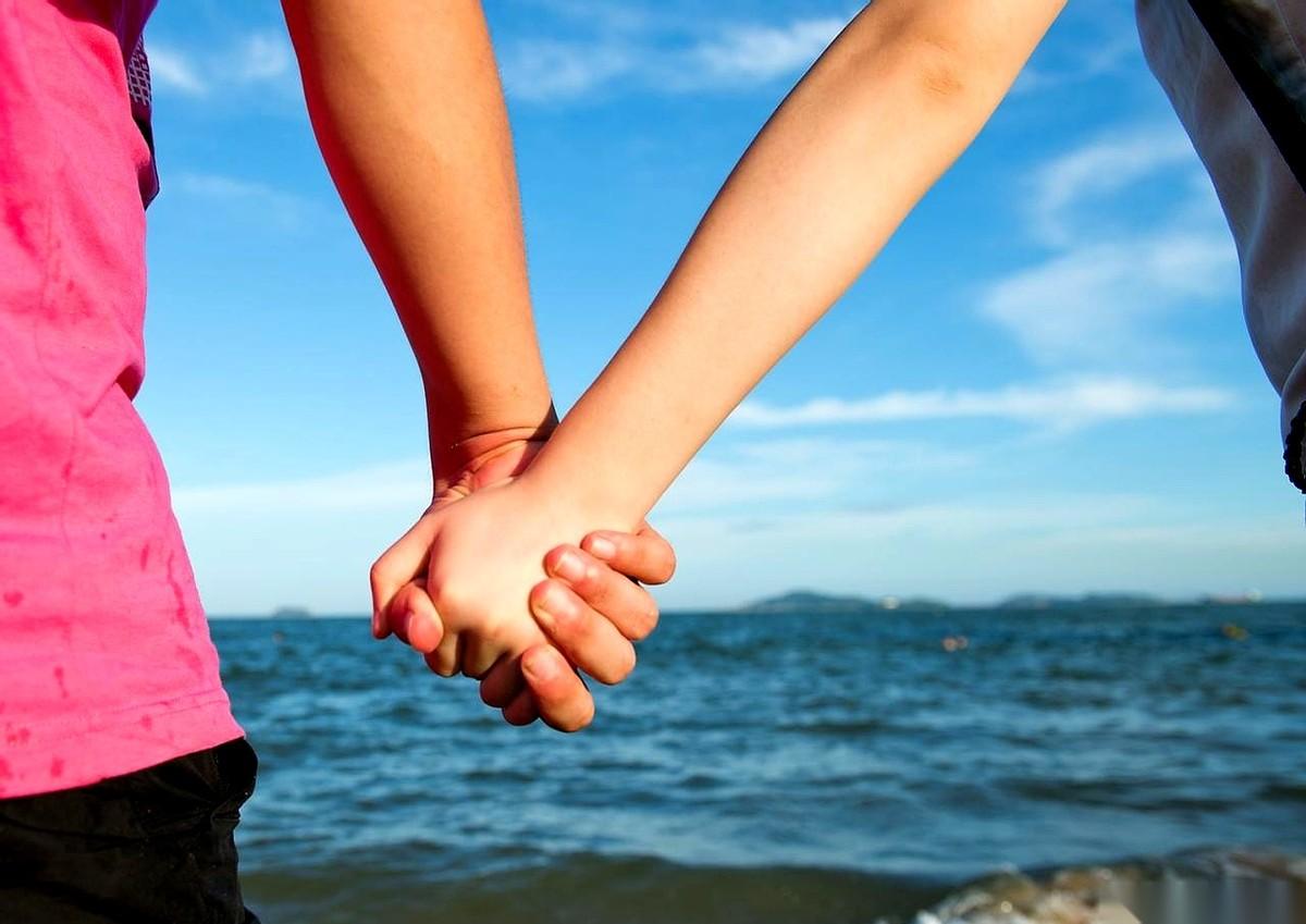 查出HPV阳性的那天，我没哭。是后来，我跟最好的朋友吃饭，小心翼翼提起这事，她