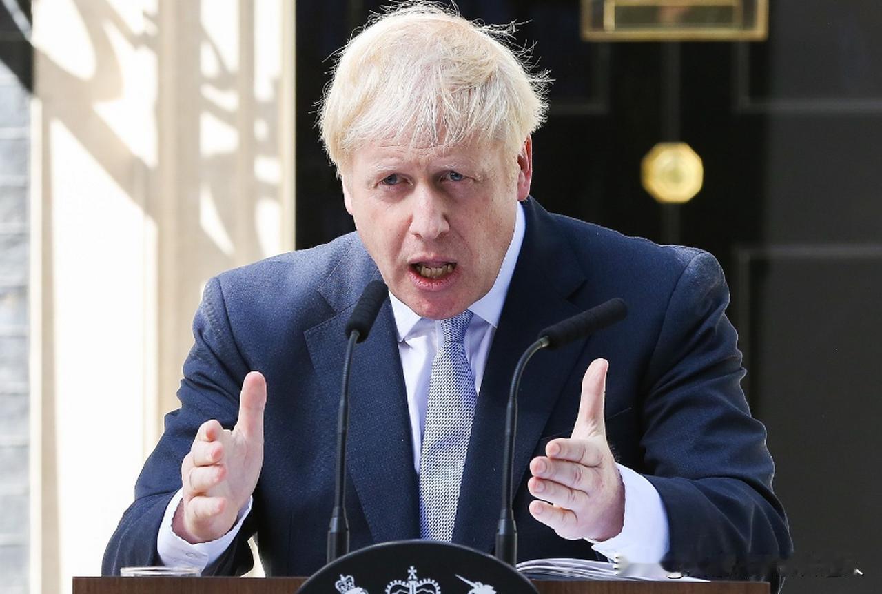 约翰逊发文怒斥首相斯塔默，要求英国立刻为美军空袭伊朗敞开大门。很多人以为，这只是