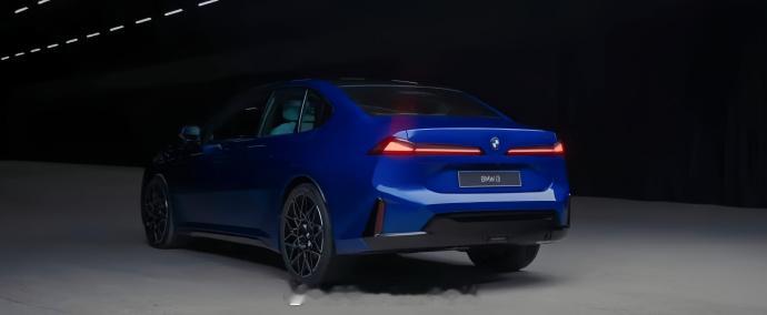 宝马新世代i3实车曝光，感觉比之前概念车要好看，我的第一辆宝马就是3系，至今还很